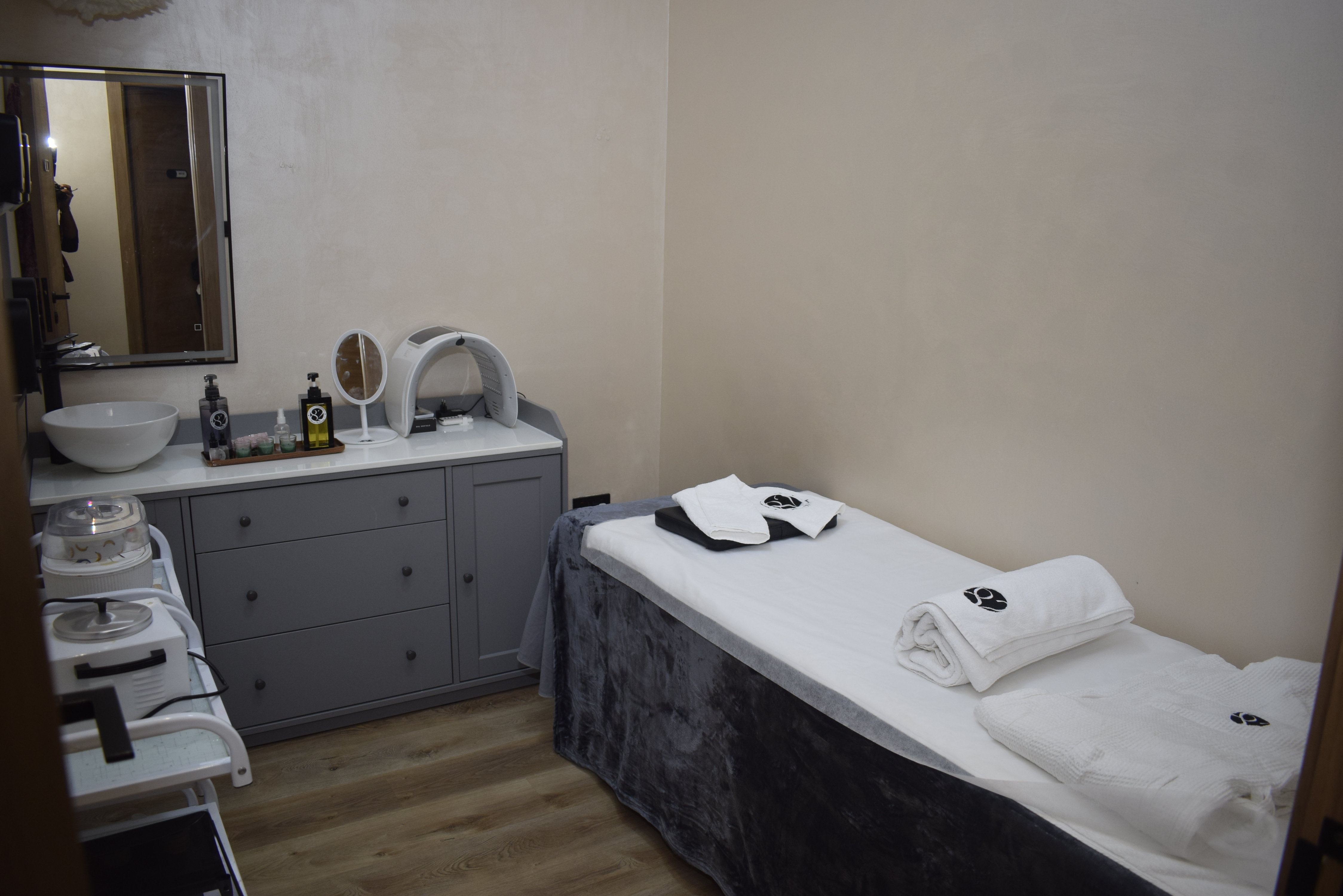 Spa amenities prepared for an at-home couple massage in Dubai